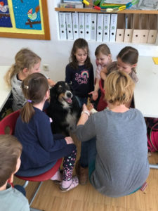 Volksschule_Sankt-Johann_1a-Klasse_Hund_01