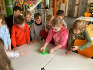 vssanktjohann_Experimente Ei_2b_4